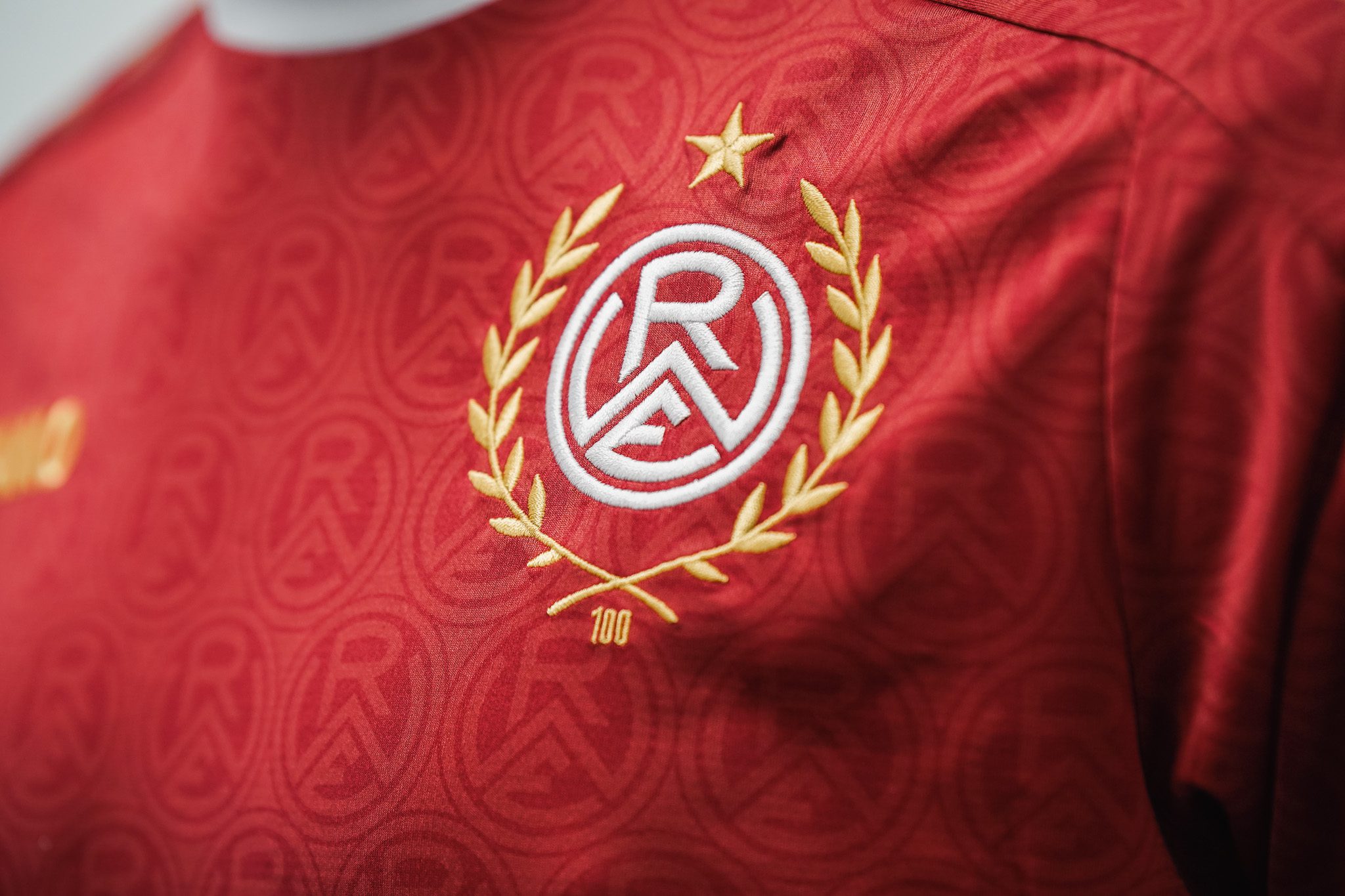 100 Jahre Vereinswappen: RWE spielt gegen Verl im Sondertrikot – Rot-Weiss Essen