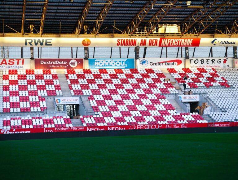 Stadion an der Hafenstraße: Sitzschalen werden ausgetauscht – Rot-Weiss Essen