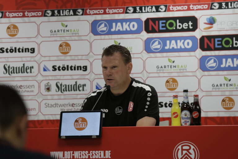 Vor Auftakt gegen 1860: Pressekonferenz mit Uwe Koschinat – Rot-Weiss Essen