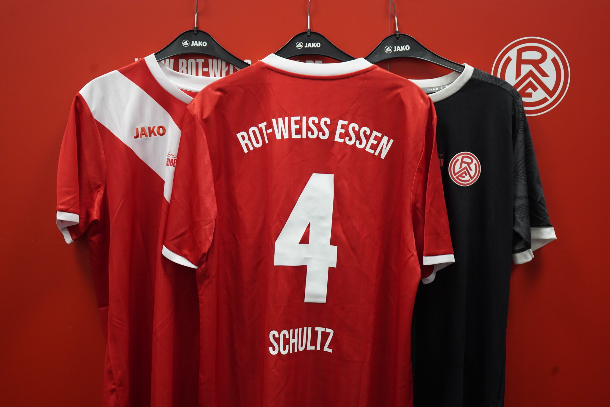 Für den guten Zweck: Edinburgh-Sondertrikots werden versteigert – Rot-Weiss Essen