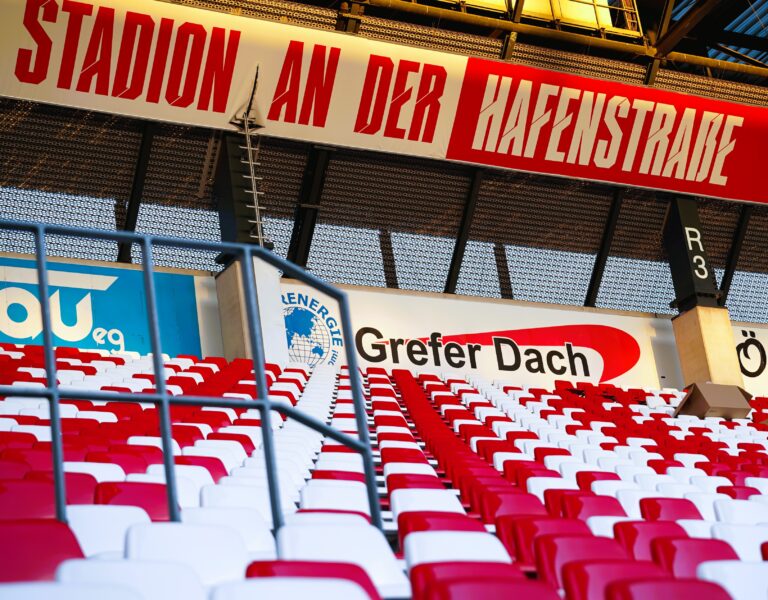 Stadion an der Hafenstraße: Sitzschalen werden ausgetauscht – Rot-Weiss Essen
