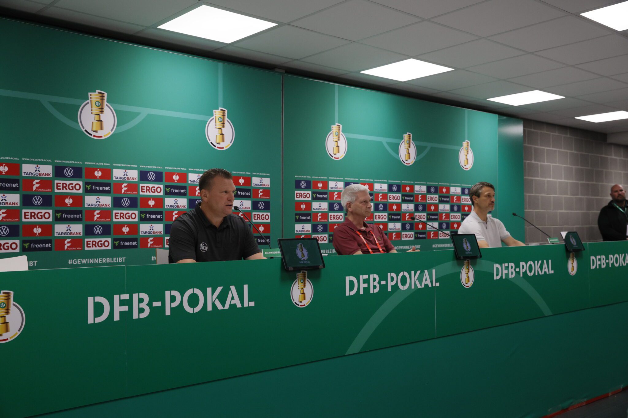 Nach dem Pokalspiel gegen den BVB: Die Pressekonferenz mit Uwe Koschinat – Rot-Weiss Essen