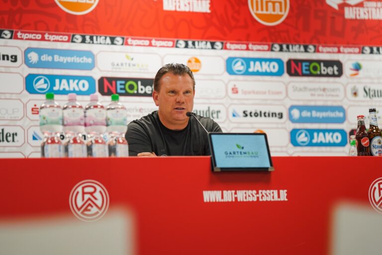 Pressekonferenz vor Verl – Rot-Weiss Essen