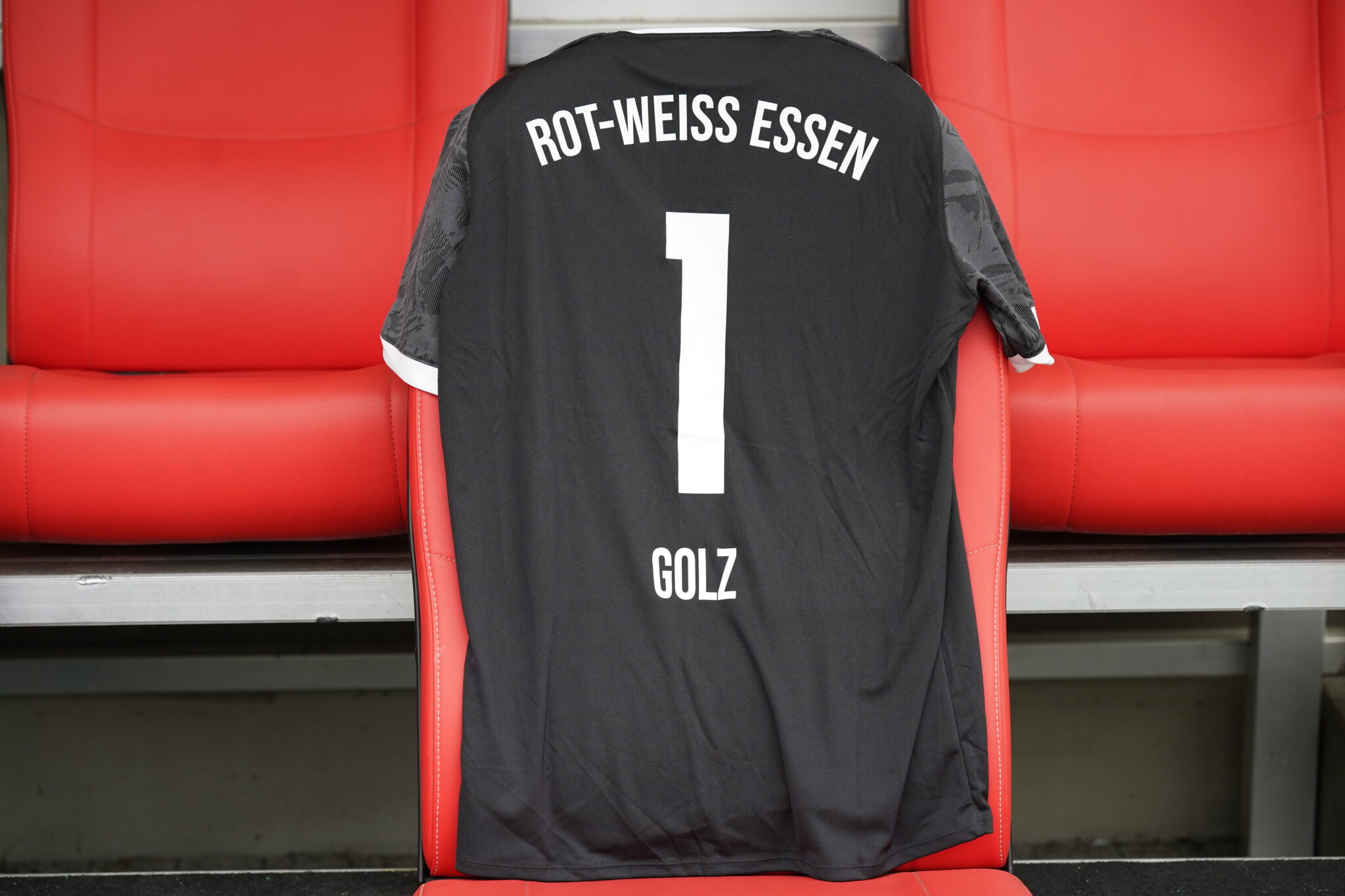 Für den guten Zweck: Edinburgh-Sondertrikots werden versteigert – Rot-Weiss Essen