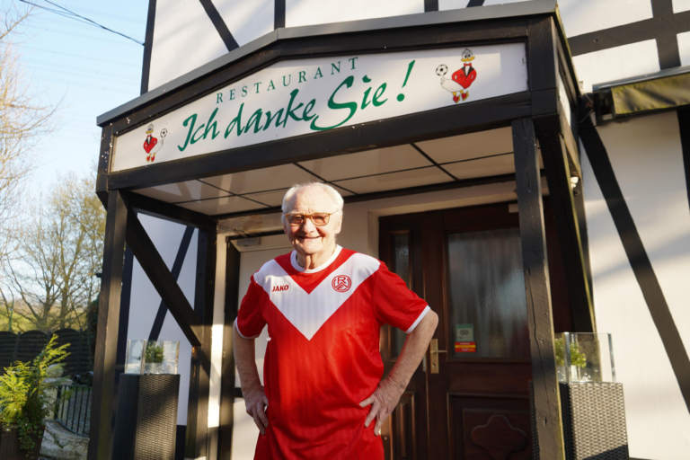 RWE-Legende Willi Ente Lippens wird 80 Jahre alt – Rot-Weiss Essen