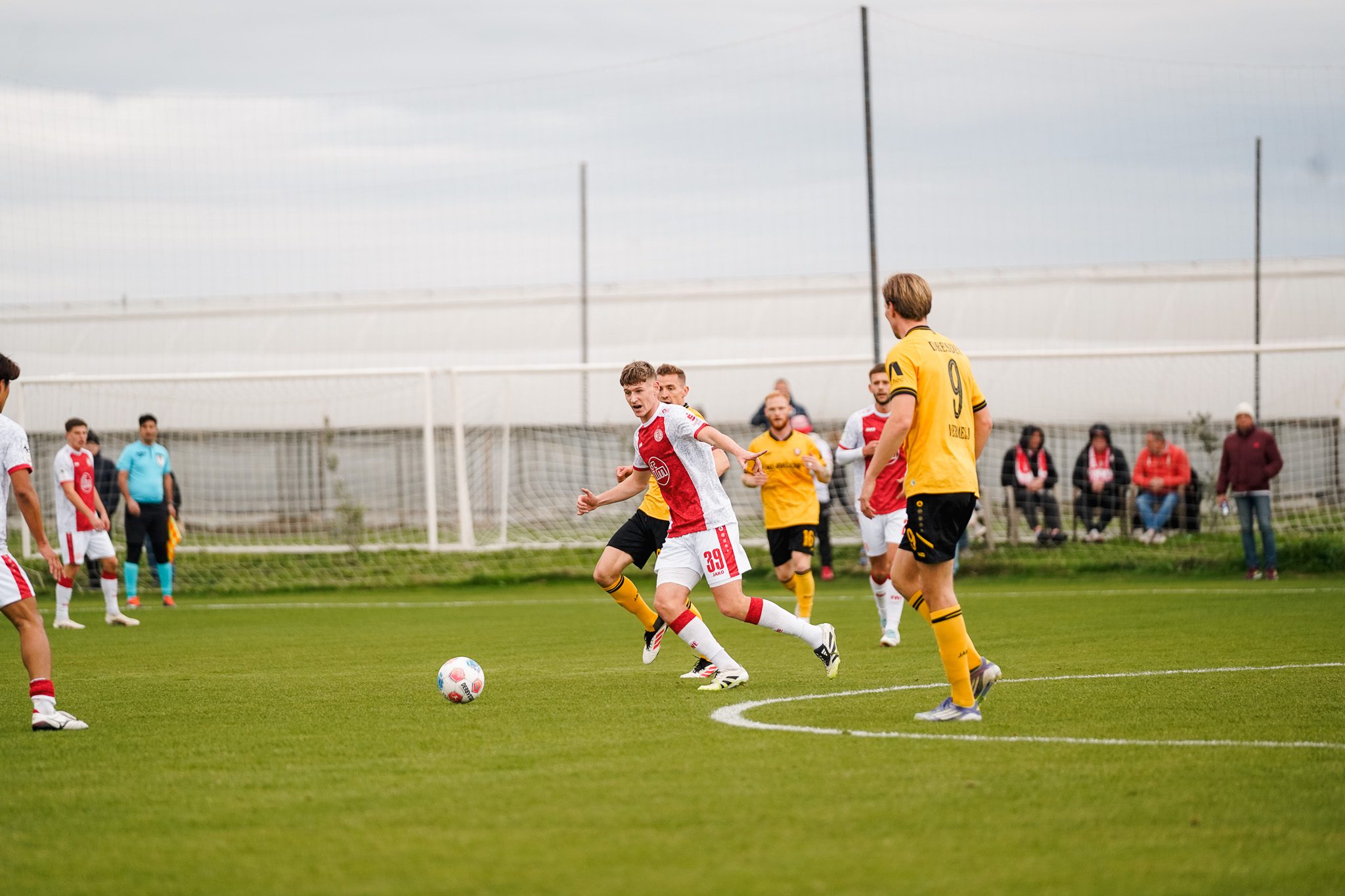 1:1 gegen Dresden mit Premierentor von Danny Schmidt – Rot-Weiss Essen