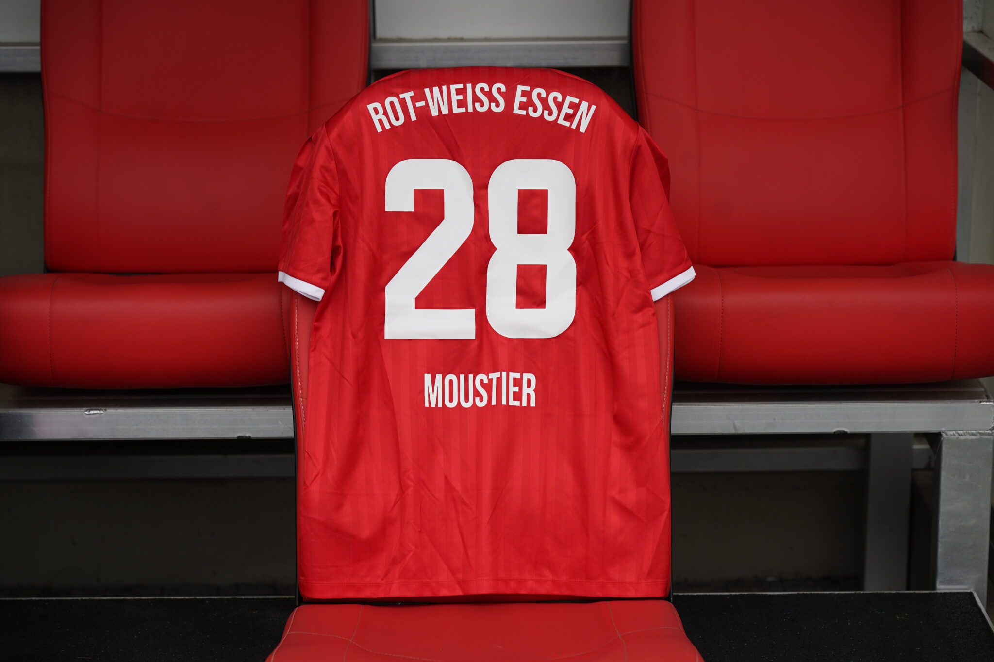 Für den guten Zweck: Edinburgh-Sondertrikots werden versteigert – Rot-Weiss Essen