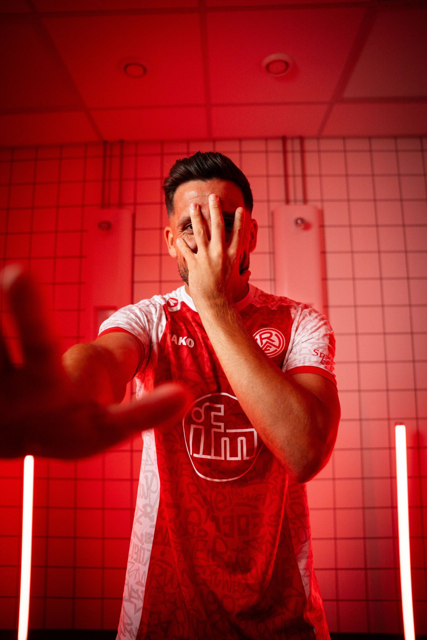 Zwischen Tradition und moderner Street-Art: Das neue RWE-Heimtrikot 2025/26 – Rot-Weiss Essen