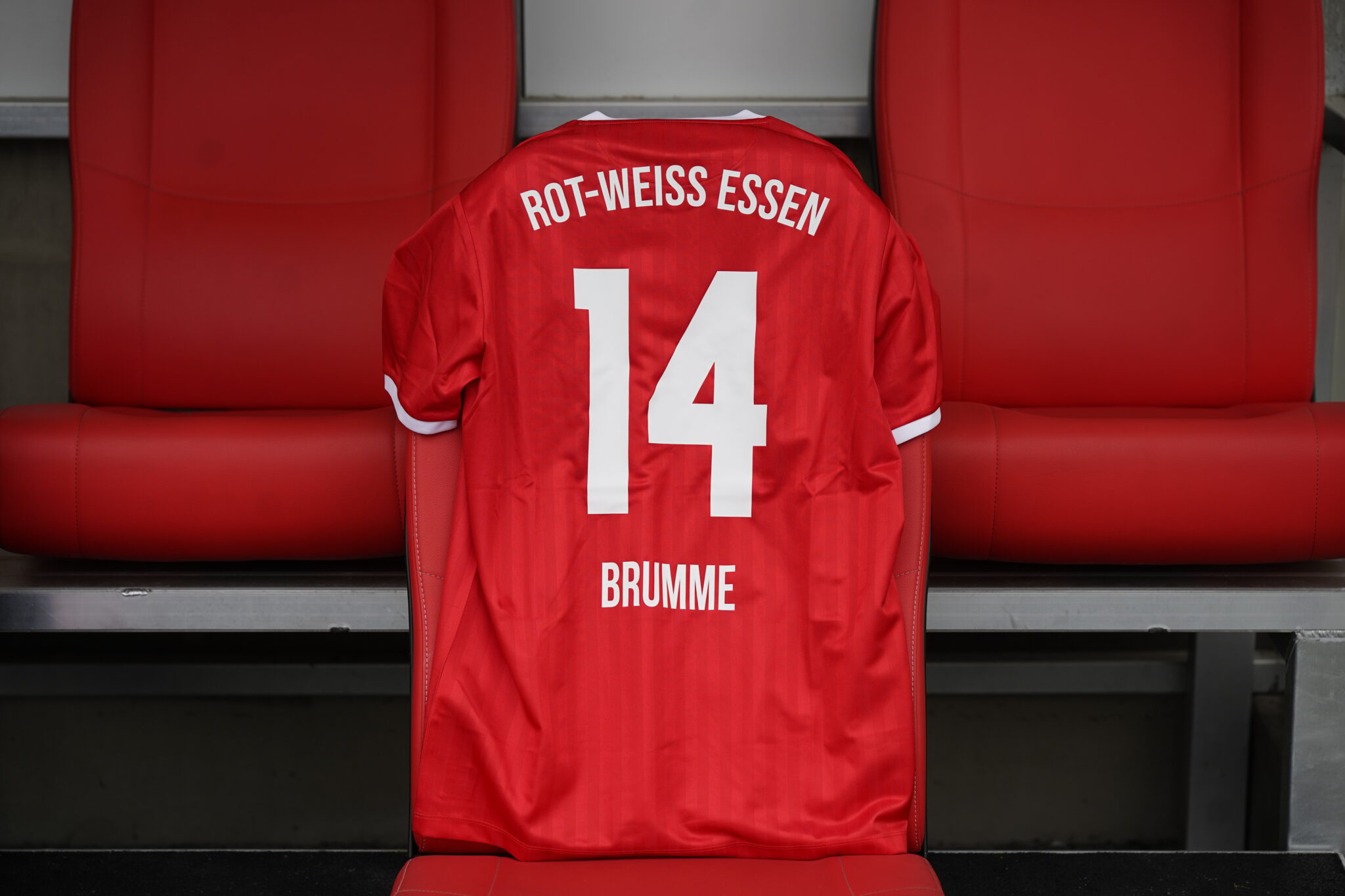 Für den guten Zweck: Edinburgh-Sondertrikots werden versteigert – Rot-Weiss Essen