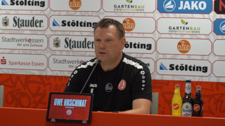 Vor dem Auswärtsspiel beim SV Wehen Wiesbaden: Die Pressekonferenz mit Uwe Koschinat – Rot-Weiss Essen