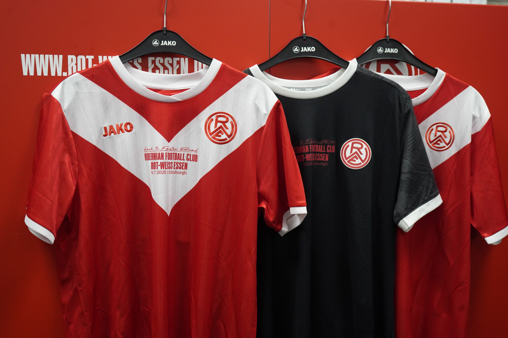 Für den guten Zweck: Edinburgh-Sondertrikots werden versteigert – Rot-Weiss Essen