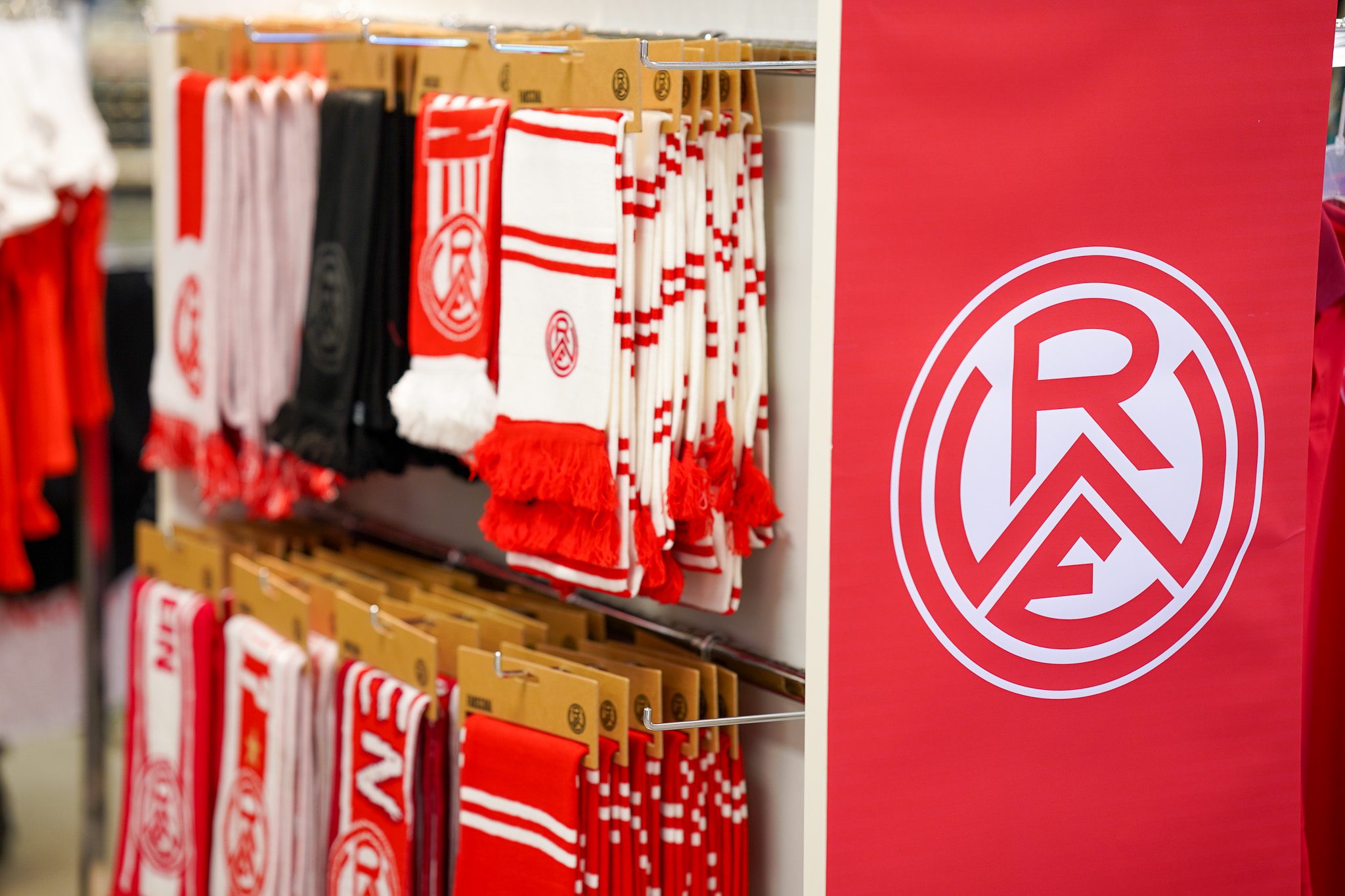 Ab Samstag: Rot-Weisser Shop im Rhein-Ruhr Zentrum – Rot-Weiss Essen