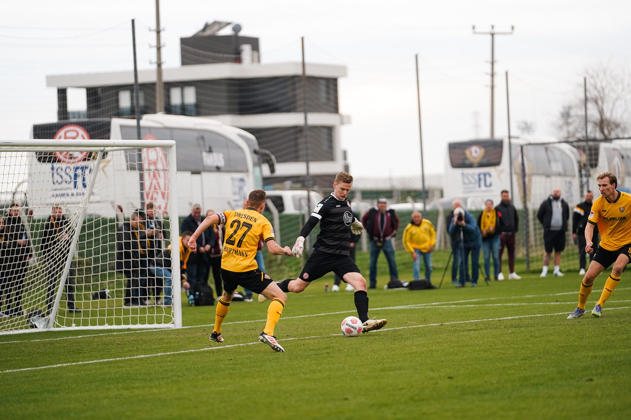 1:1 gegen Dresden mit Premierentor von Danny Schmidt – Rot-Weiss Essen