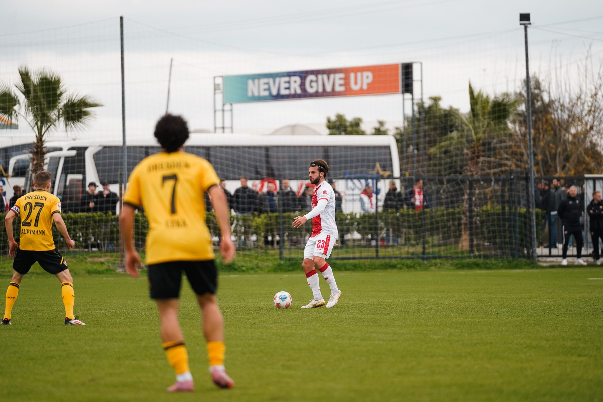 1:1 gegen Dresden mit Premierentor von Danny Schmidt – Rot-Weiss Essen