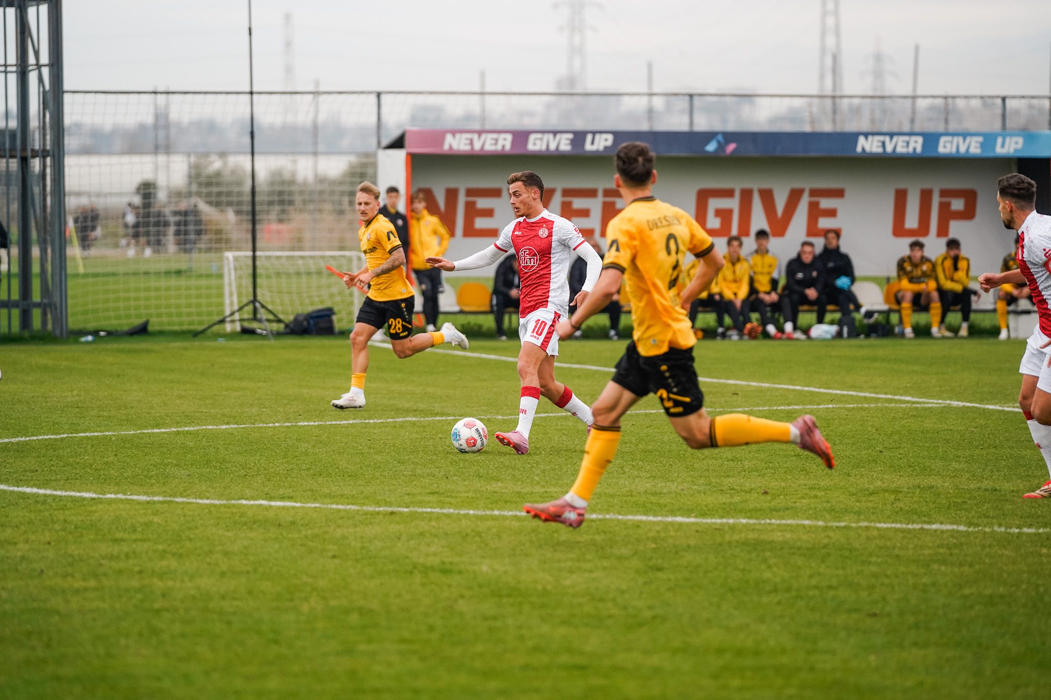 1:1 gegen Dresden mit Premierentor von Danny Schmidt – Rot-Weiss Essen