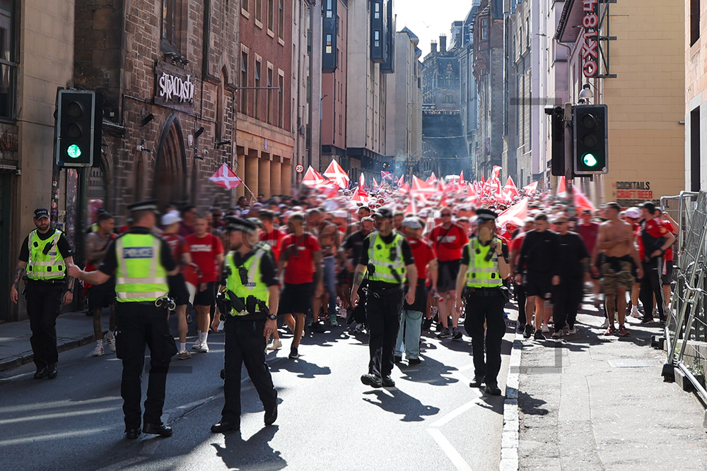 RWE Fanmarsch durch Edinburgh 09.07.2025