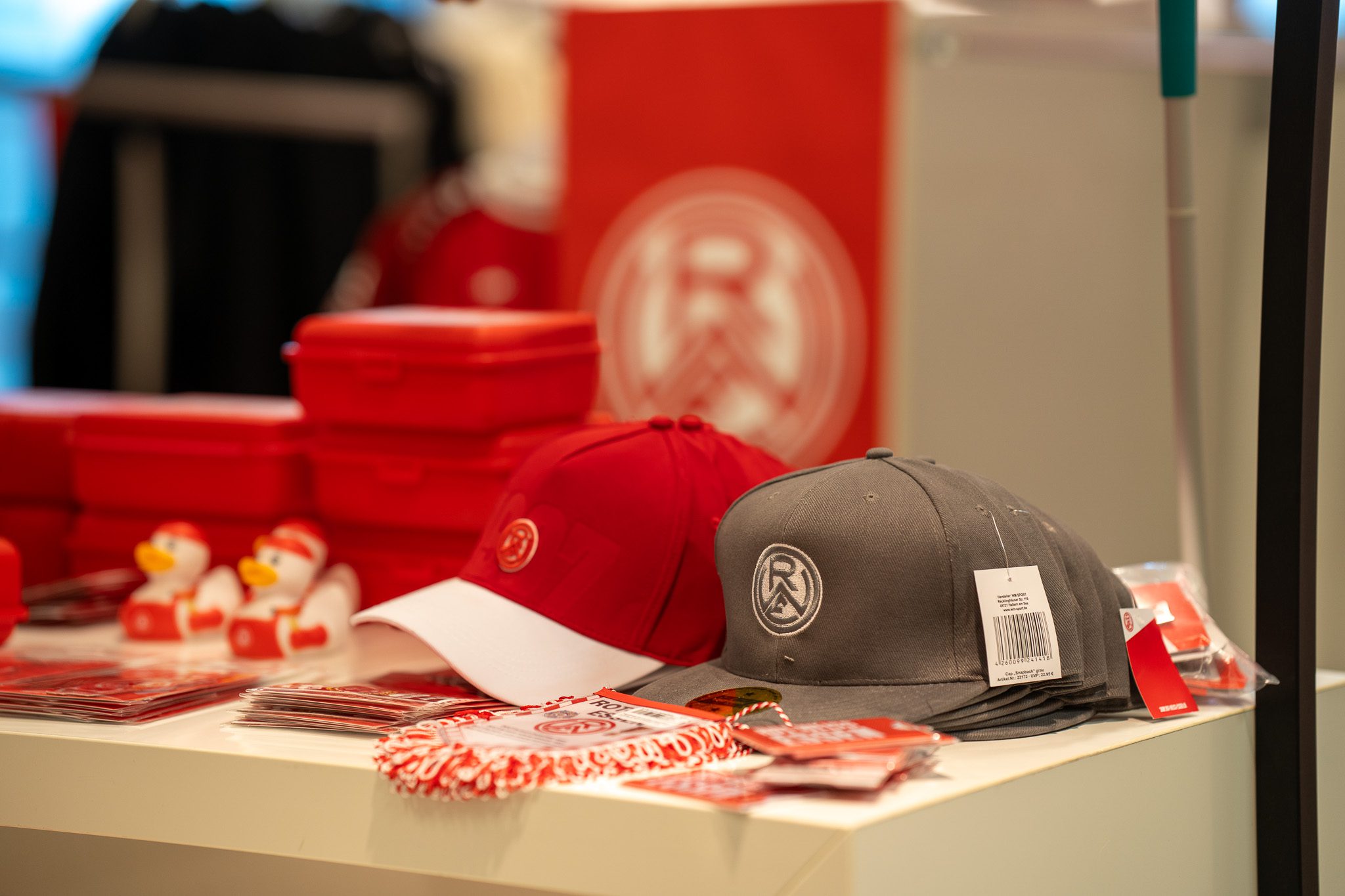 Ab Samstag: Rot-Weisser Shop im Rhein-Ruhr Zentrum – Rot-Weiss Essen