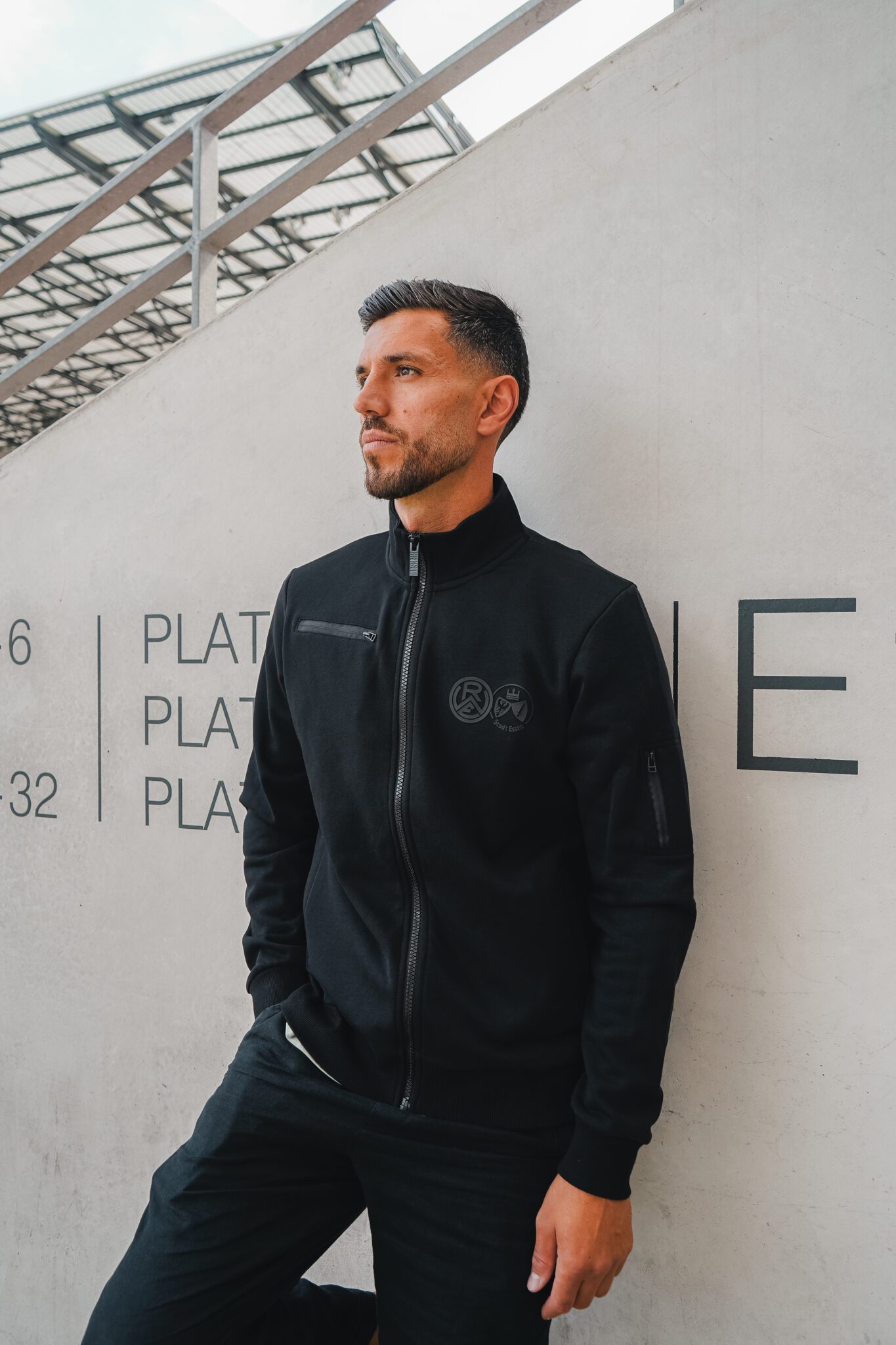 RWE x Stadt Essen: Jetzt Fanoutfit sichern! – Rot-Weiss Essen