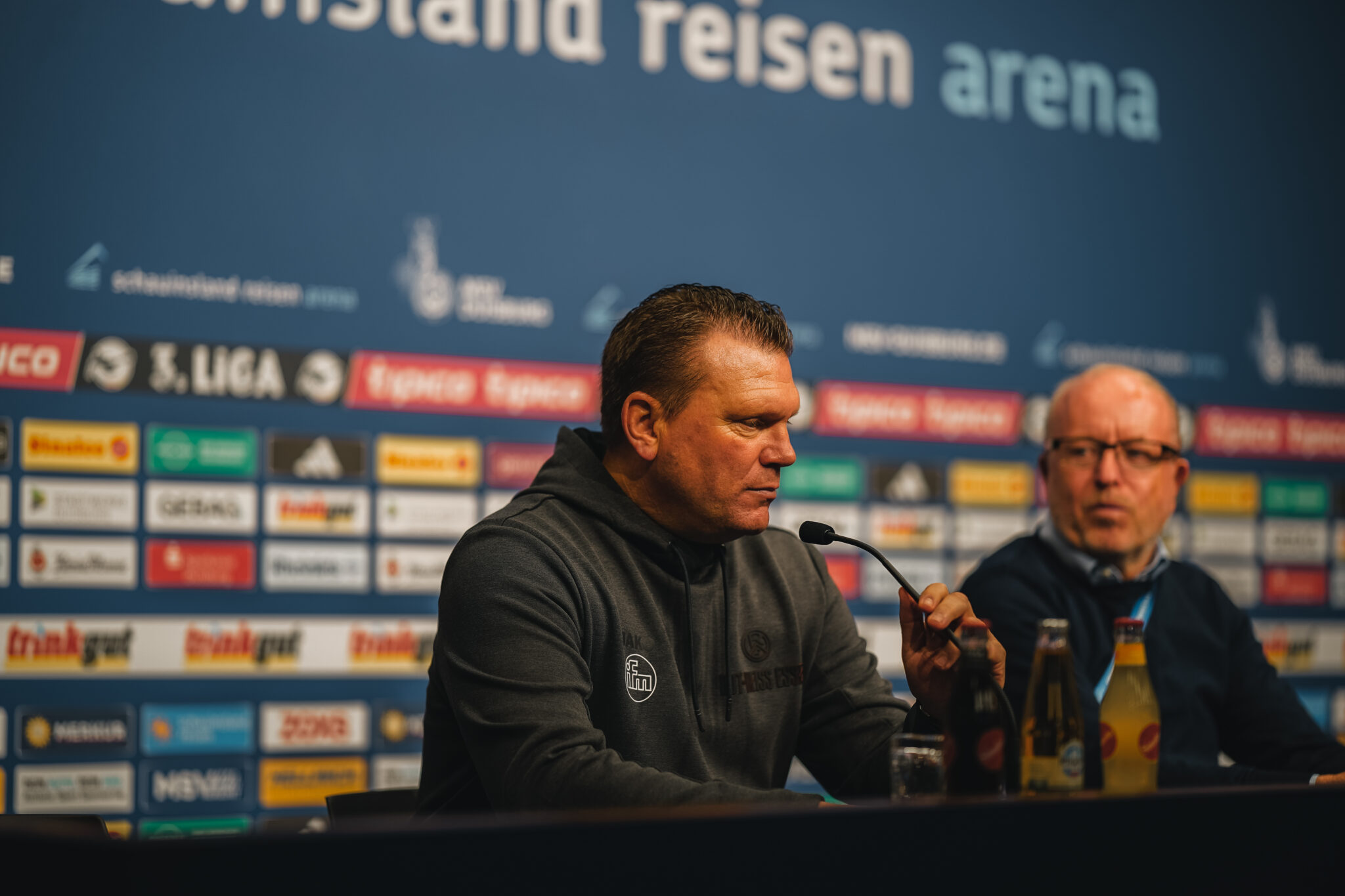 Pressekonferenz nach Duisburg – Rot-Weiss Essen Pressekonferenz nach Duisburg – Rot-Weiss Essen