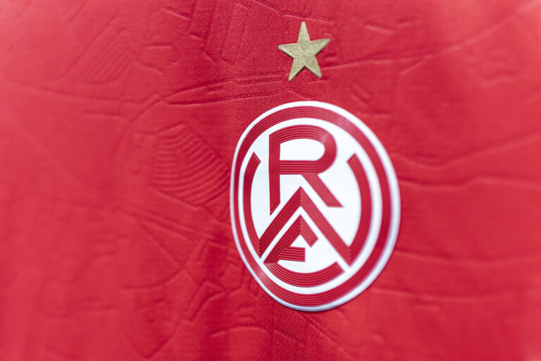 Coming soon: Das neue RWE-Heimtrikot für 2026/27