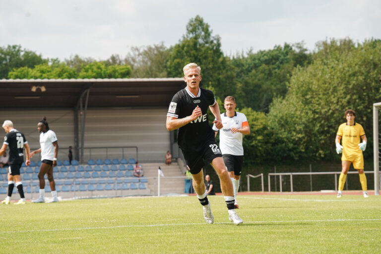 Erstes Testspiel: RWE gewinnt beim VfB Bottrop mit 11:0