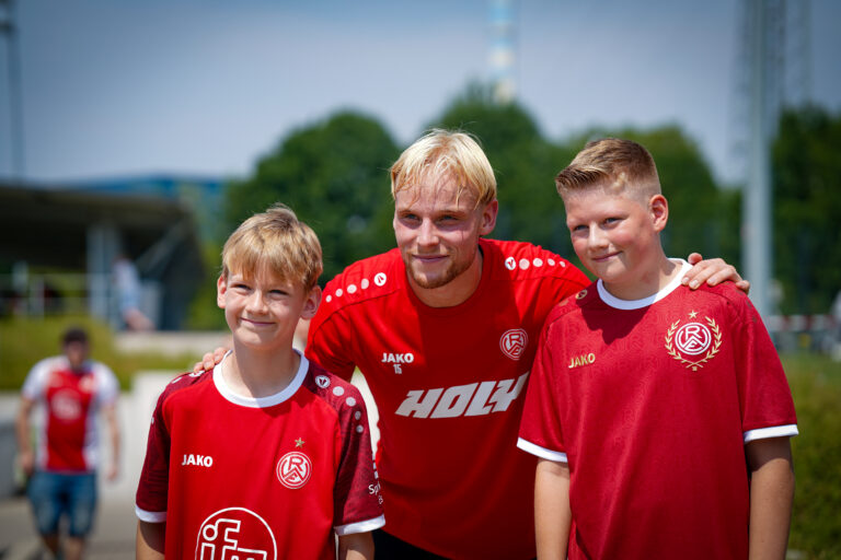 Trainingsauftakt bei 37 Grad: RWE ist in Vorbereitung gestartet