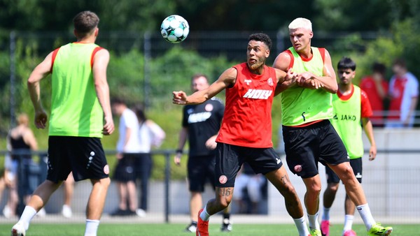 Zwischen Euphorie und Zweifel: So denken RWE-Fans über die neue Saison